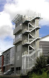 高知県南国市総合消防庁舎の訓練塔用階段